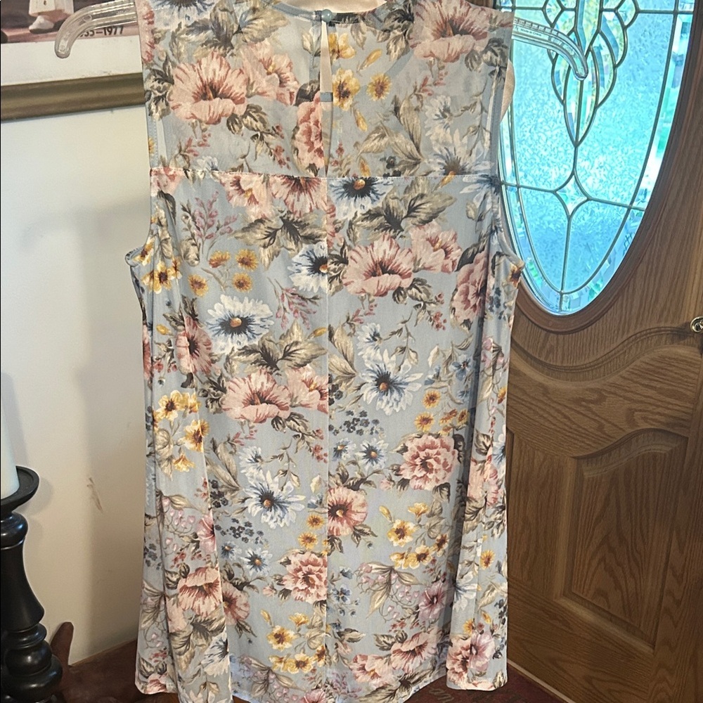 Apt. 9 NWT Sleeveless Floral Sleeveless Top - Light Blue Small - Picture 9 of 13